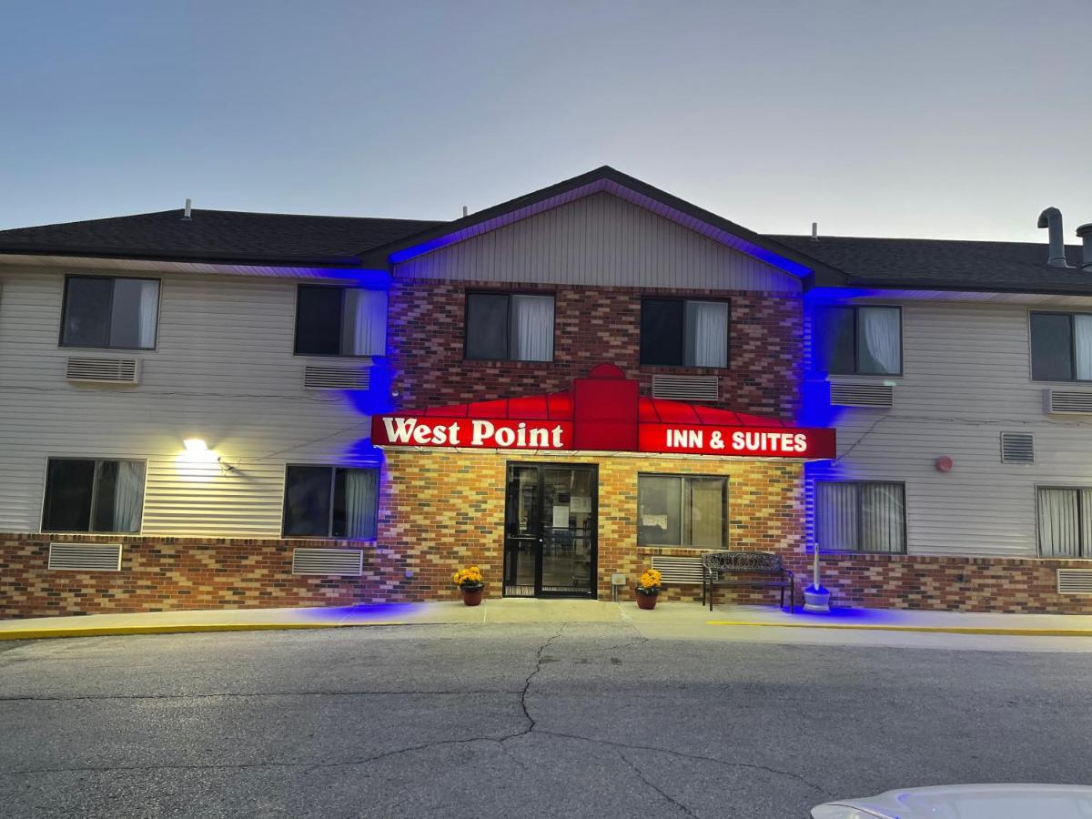 West Point Inn & Suites エクステリア 写真