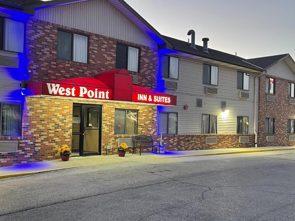 West Point Inn & Suites エクステリア 写真